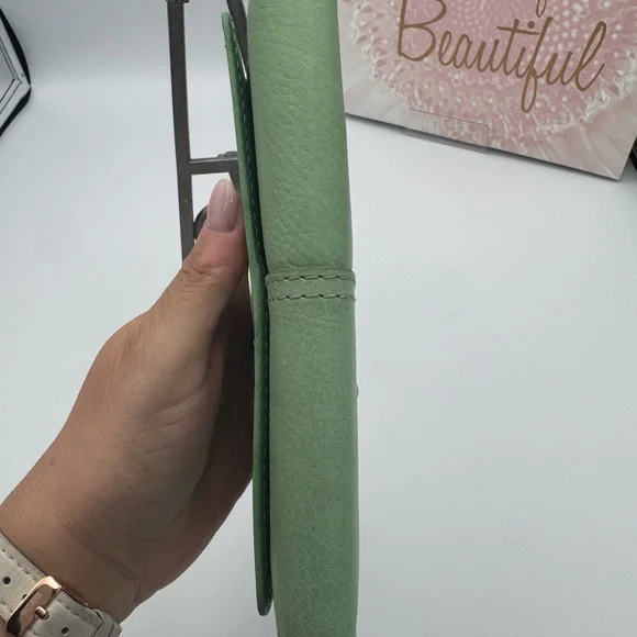 Fossil Green Leather Keyhole-Plate Wallet - Picture 4 of 9